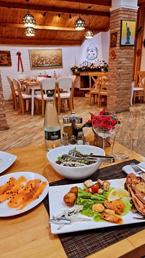 Hotel Dollari Kryemëdhej Екстериор снимка